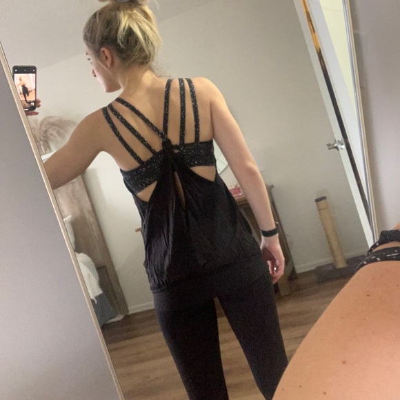 Lululemon workout tank top - Picture 2 of 4